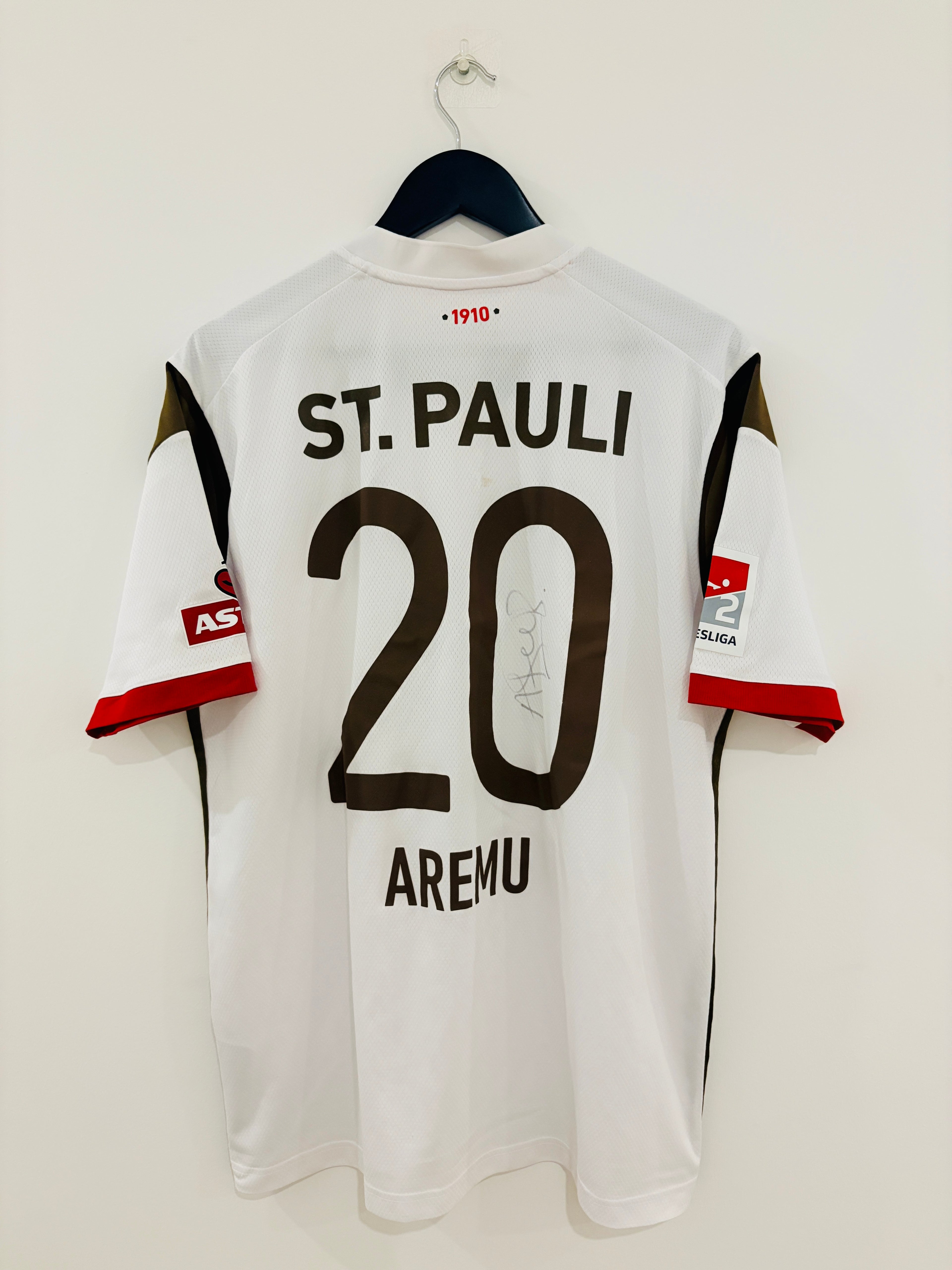 FC St. Pauli Jersey 2022/23 XL #20 Afeez Aremu + Autograph