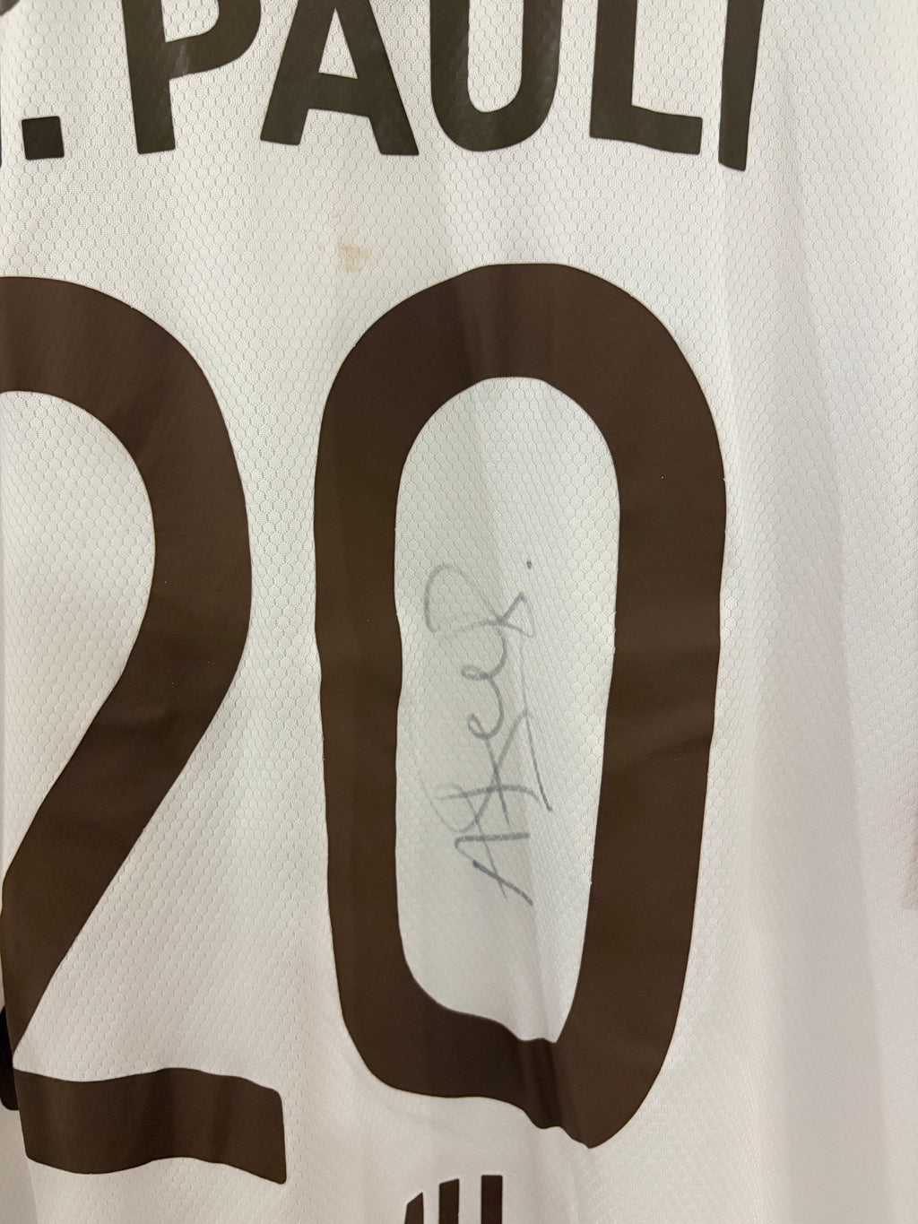 FC St. Pauli Jersey 2022/23 XL #20 Afeez Aremu + Autograph