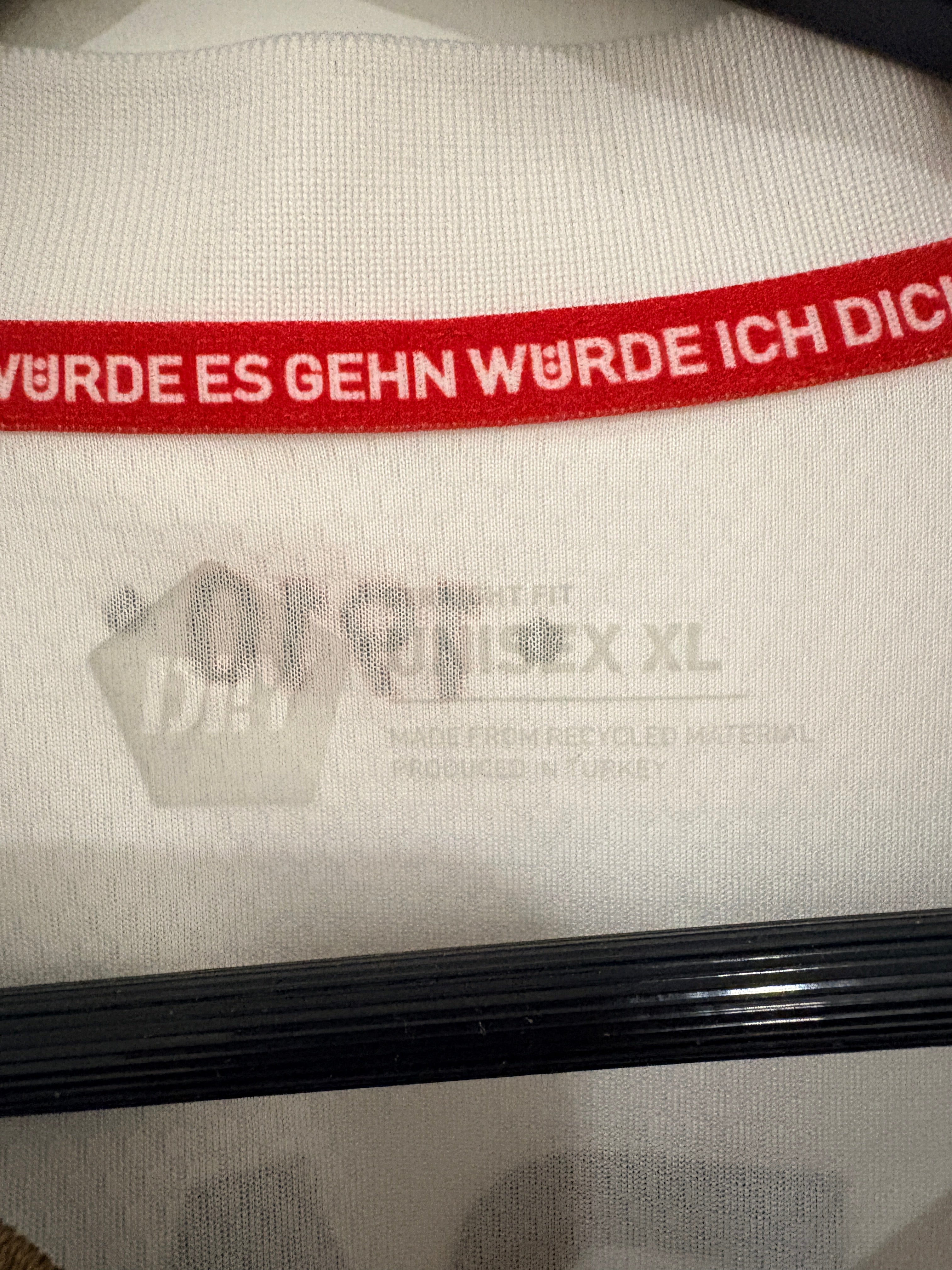 FC St. Pauli Jersey 2022/23 XL #20 Afeez Aremu + Autograph